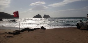red flag holywell bay